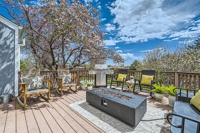 Building Photo - 2070 Ridge Dr