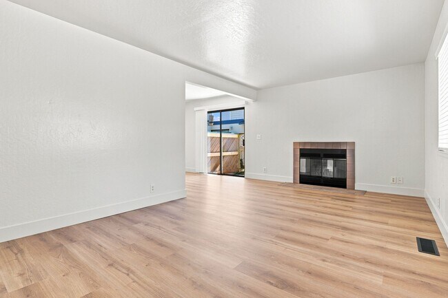 Building Photo - 224 Green Meadow Dr
