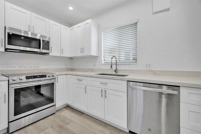 Building Photo - 1401 NE 152nd St