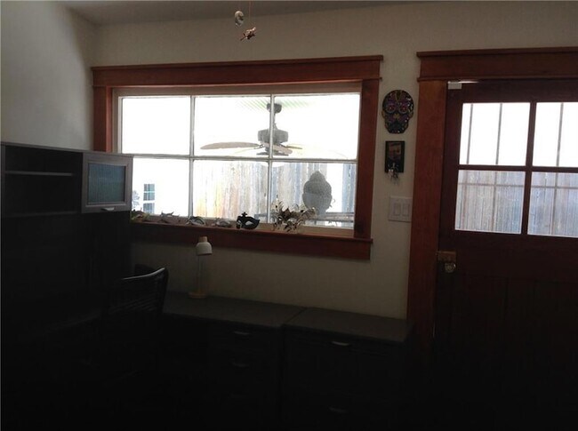 Building Photo - 317 Deckbar Ave