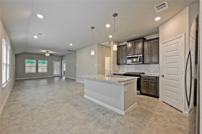 Building Photo - 17502 Rosette Grass Dr