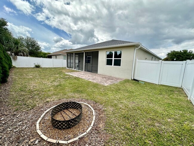 Building Photo - Lake Elsie Reserve 4/2 with Flex Room!