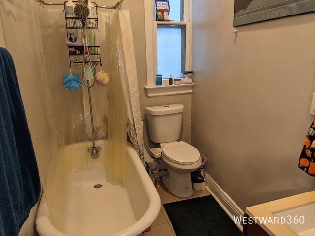 Building Photo - 3642 N Damen Ave