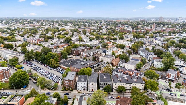 Building Photo - 1433 Cambridge St