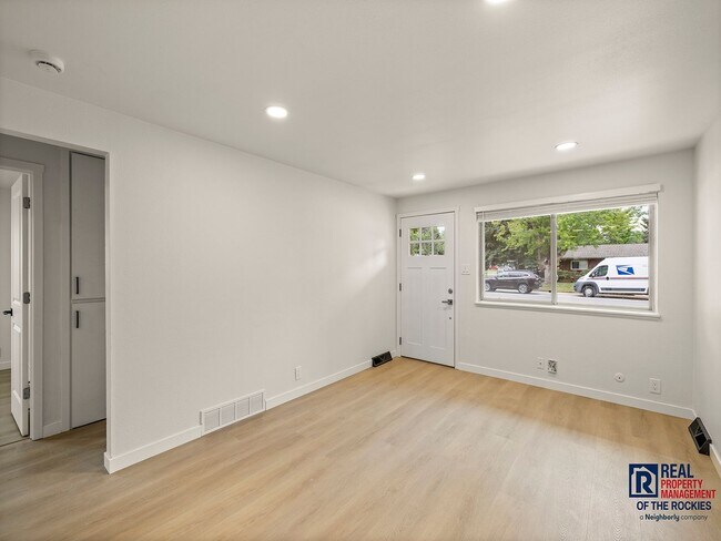 Building Photo - Beautifully Remodeled 2-Bed, 1-Bath Duplex...