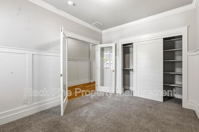 Building Photo - 3761 W Renhold Dr