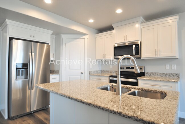Building Photo - 2031 N 350 E