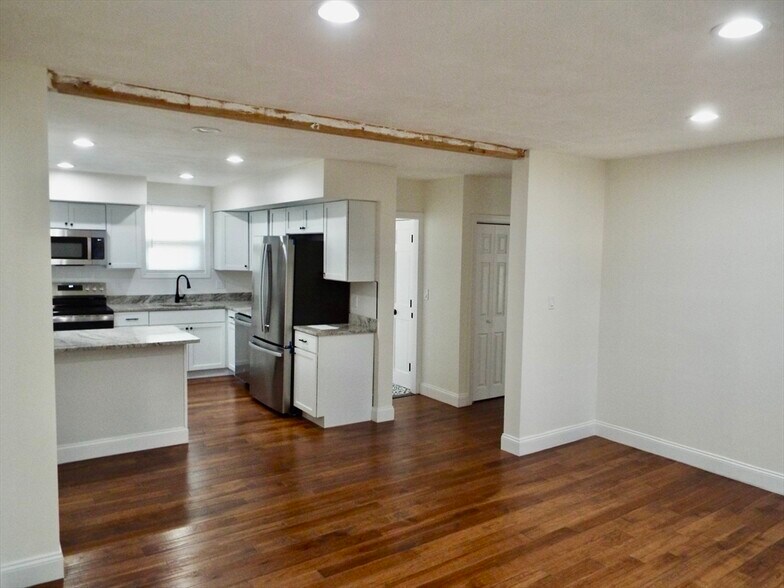 Building Photo - 92 Rockland St