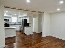 Building Photo - 92 Rockland St