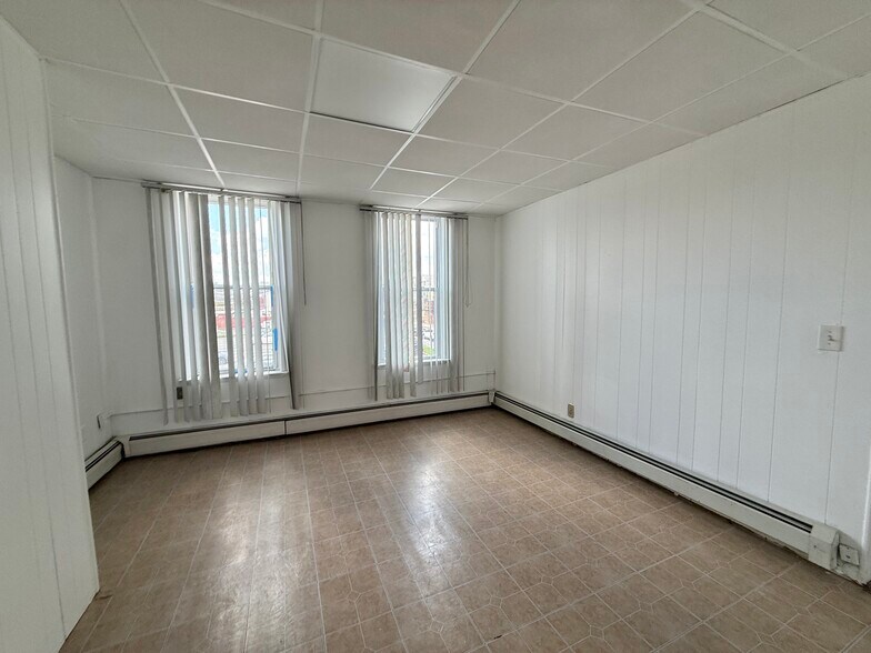 Building Photo - 525 Harrison Ave