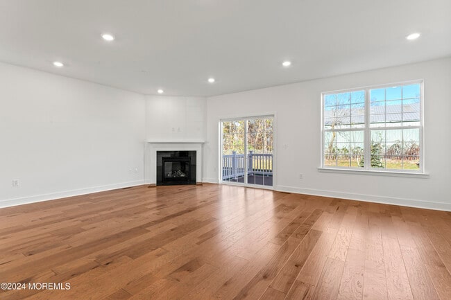 Building Photo - 306 Pilot St