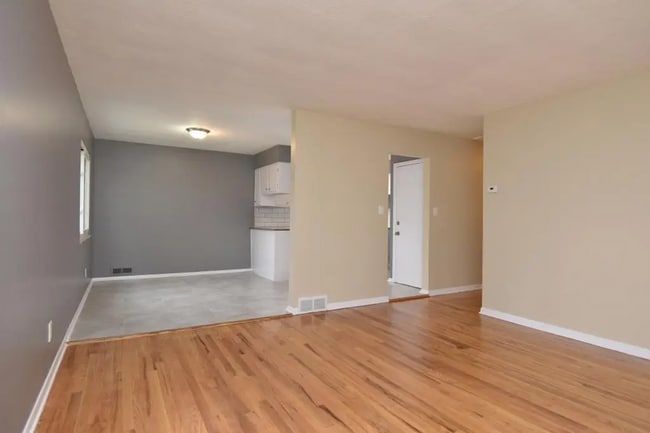 Building Photo - 10204 S Highland Ave