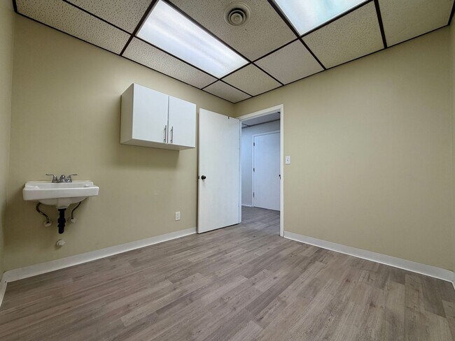Building Photo - 3528 Boulevard of the Allies