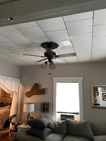 Building Photo - 77 W Main St