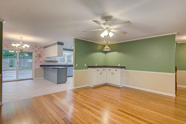 Building Photo - 2315 Treetop Ln