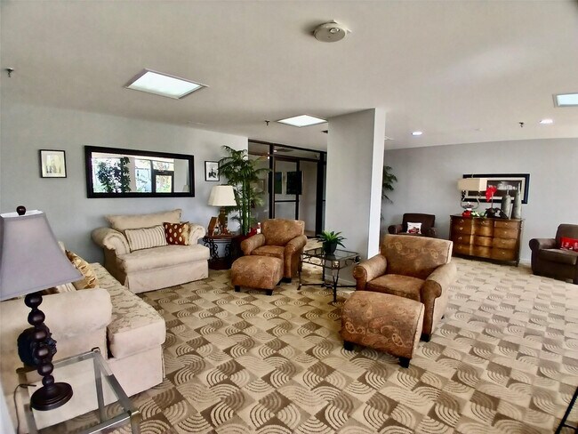 Building Photo - 5951 Wellesley Park Dr