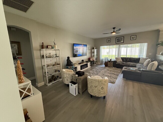 Building Photo - "Spacious 3-Bedroom Retreat with Bonus roo...