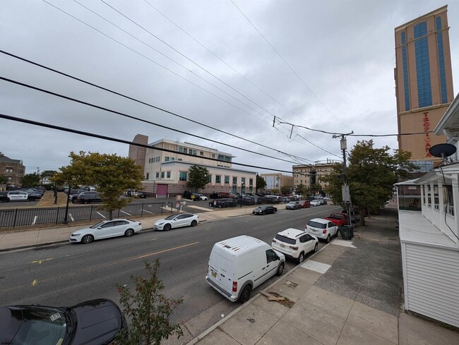 Building Photo - 16 N Iowa Ave