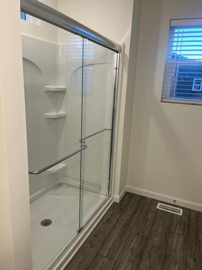 Building Photo - 340 N Colonnade Rd