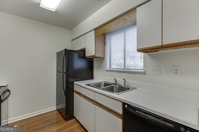 Building Photo - 33 Finch Trail NE