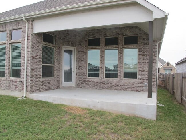 Building Photo - 635 Spinnaker Loop