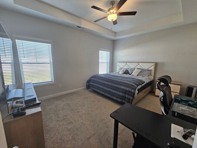 Building Photo - Like New Home featuring 4 Bedrooms, a Loft, and a fully fenced Yard!