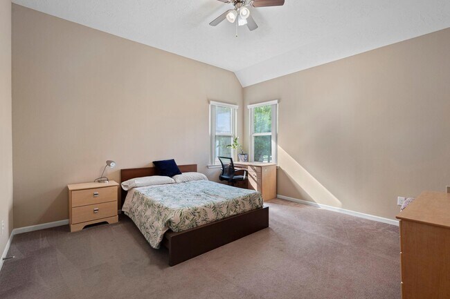 Building Photo - 10602 Comeaux Ln