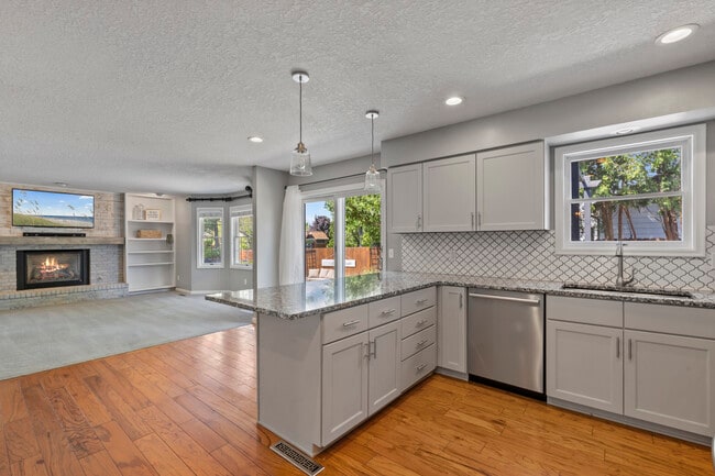Building Photo - 4690 Lindbergh Dr