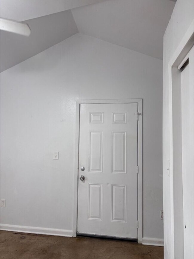 Building Photo - 2707 W Craig