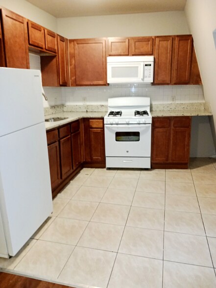 Building Photo - 779 S Main St