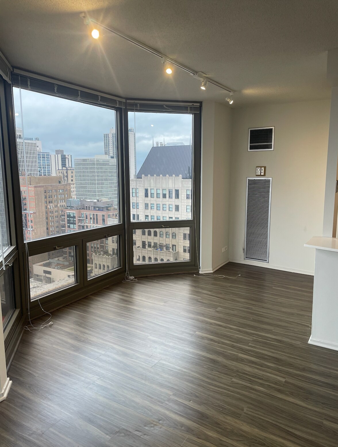 Building Photo - 1122 N Dearborn St