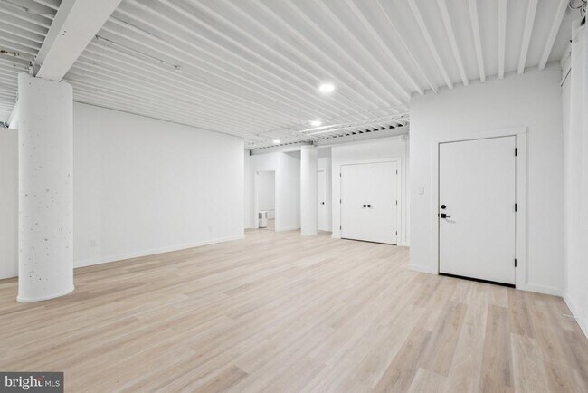 Building Photo - 1116 N Bodine St