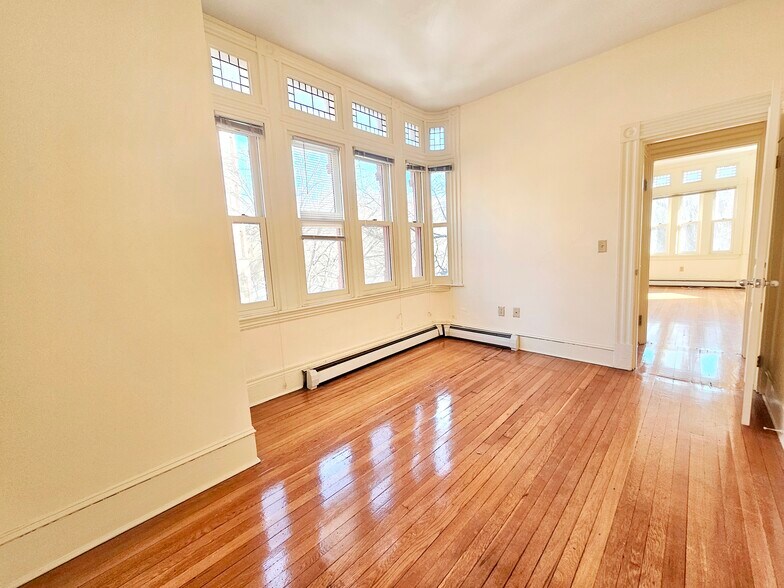 Building Photo - 197 Commonwealth Ave