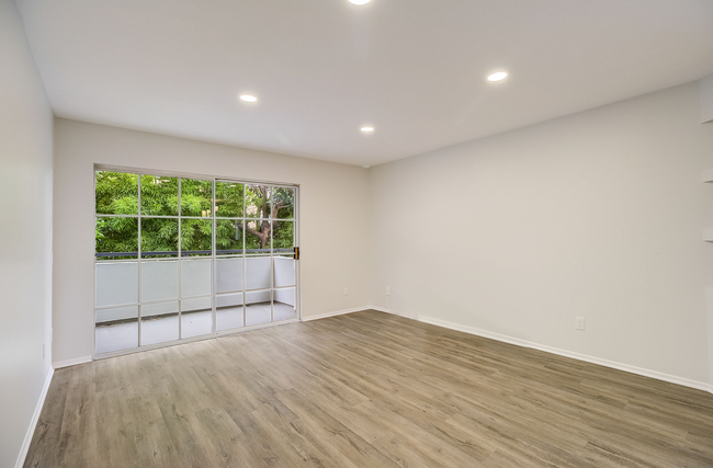 Interior Photo - 1527 Veteran Ave