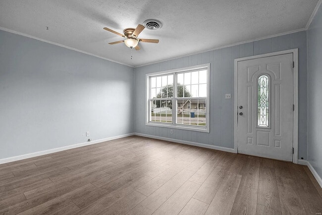 Building Photo - 1400 Brushey Grove Ave