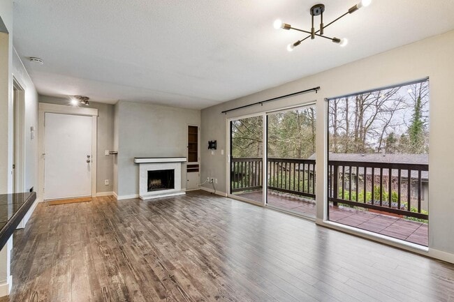 Building Photo - Spacious 1-bdrm/1-bath condo w/ 2 parking spaces. Balcony, fireplace, hot tub, & pool