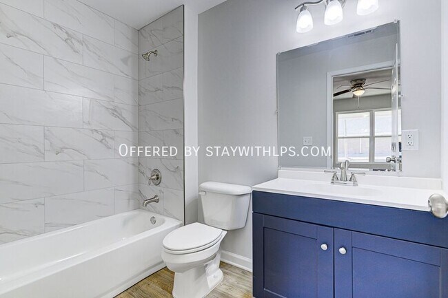 Building Photo - 2927 Beechmont St