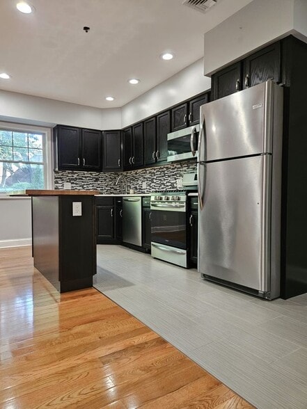 Building Photo - 93 Hempstead Ave