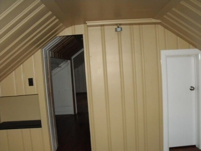 Building Photo - THIS COULD BE YOUR NEW HOME, BUSINESS, OR BOTH!