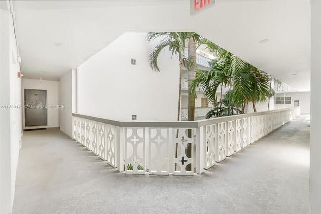 Building Photo - 9700 W Bay Harbor Dr
