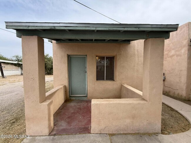 Building Photo - 204 E Palmdale St