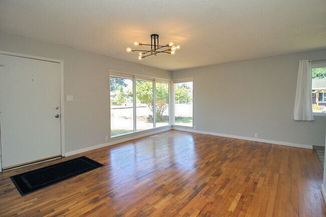 Building Photo - 6416 SE 80th Ave