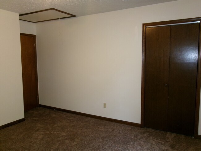 Building Photo - 23320 Red Oak Ct