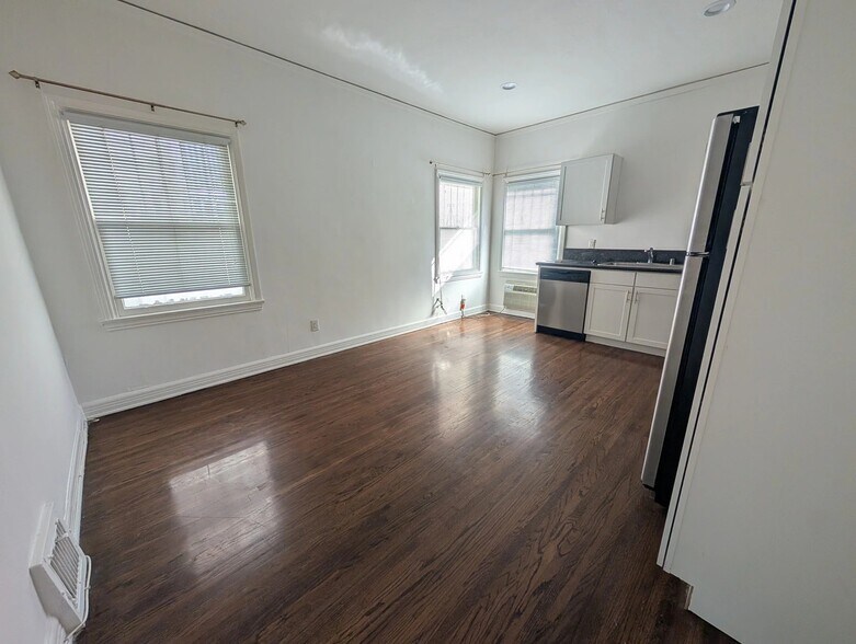 Building Photo - 626 Cochran Ave