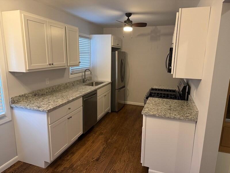 Building Photo - 1725 Elmwood Ln