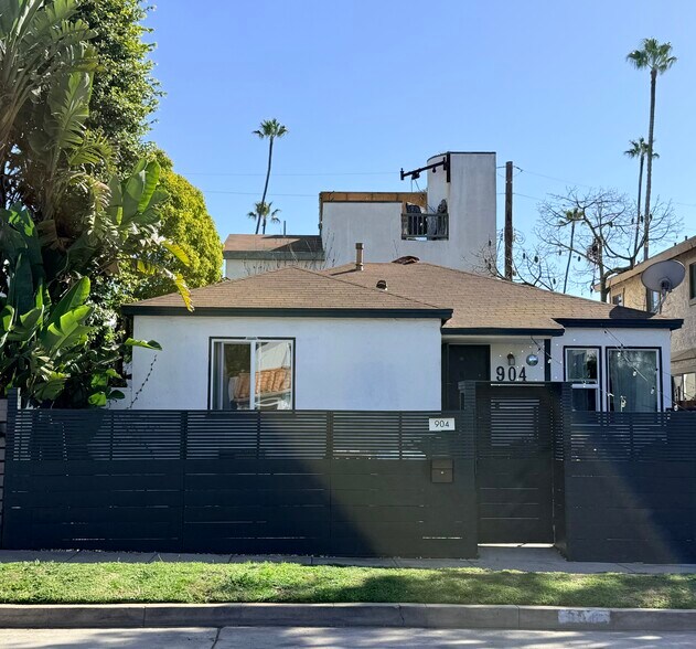 Front of house - 904 Victoria Ave