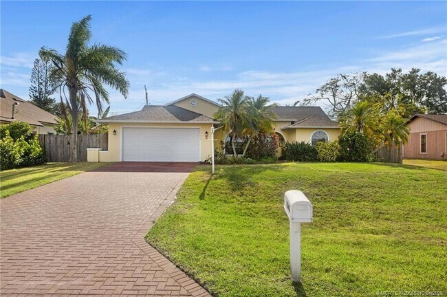 Building Photo - 2542 SW Kensington St