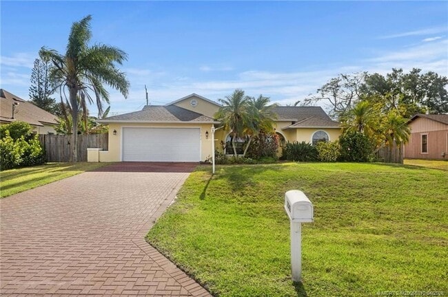 Building Photo - 2542 SW Kensington St