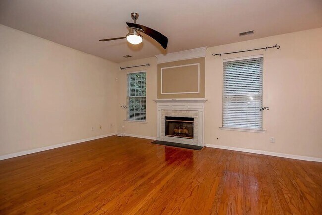 Building Photo - Spacious home located in the beautiful and well-established community of Magnolia Bluff in Lake C...