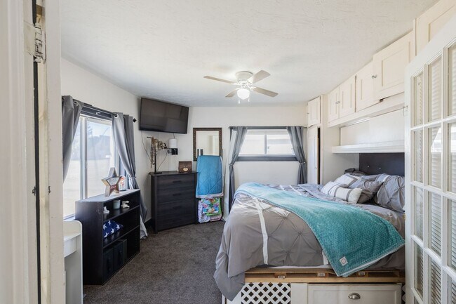 Building Photo - Cozy 4 Bedroom Home on large plot of land in Parker